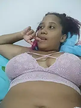 Snapshot of zandra_kiman chatting on 09.17.25 zandra kiman online show from 09.17.25