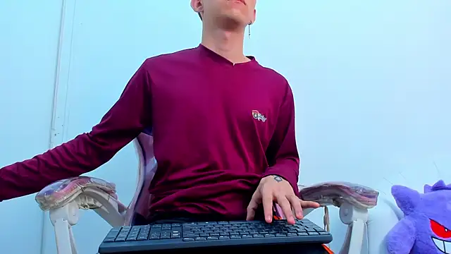 Snapshot of JeanRam18 chatting on 12.19.25 JeanRam18 online show from 12.19.25