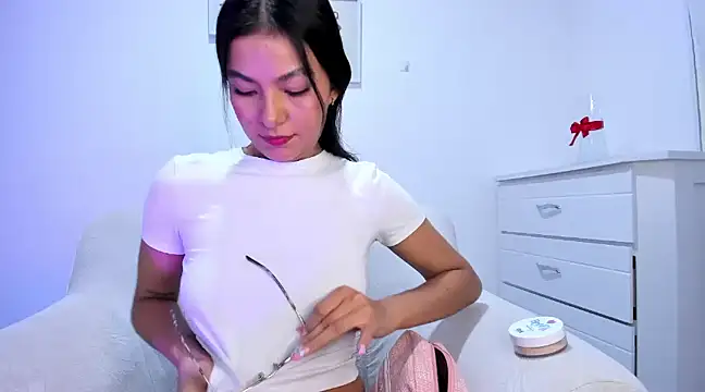 Snapshot of barbie_brunette3 chatting on 03.04.25 barbie brunette3 online show from 03.04.25