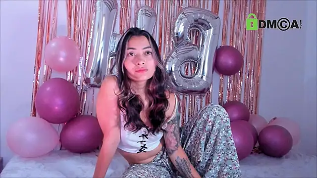 Snapshot of Lauren_A chatting on 12.13.24 Lauren A online show from 12.13.24