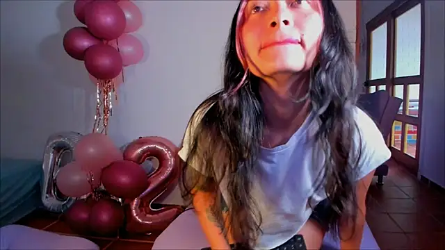 Snapshot of Lauren_A chatting on 01.07.25 Lauren A online show from 01.07.25