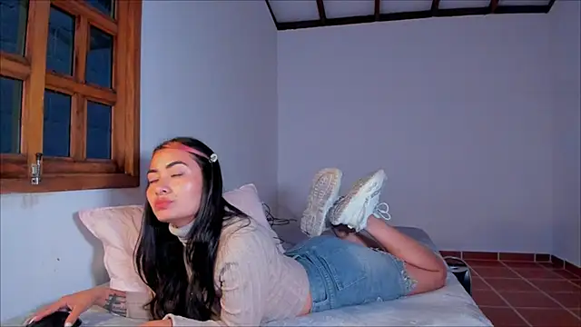 Snapshot of Lauren_A chatting on 02.05.25 Lauren A online show from 02.05.25