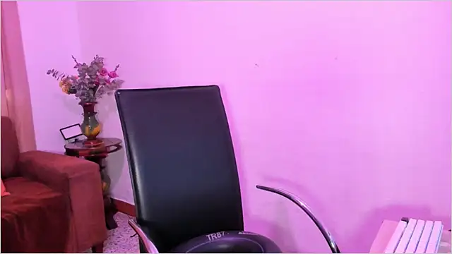 Snapshot of Lauren_A chatting on 10.27.25 Lauren A online show from 10.27.25