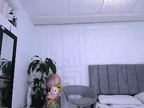 Snapshot of nataly_red chatting on 01.24.25 nataly red online show from 01.24.25