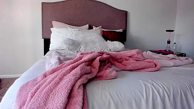 yiauana online show from 10.22.25