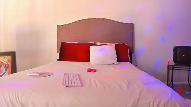 yiauana online show from 12.13.25