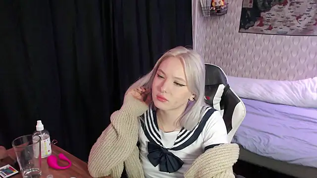 Snapshot of VikaPowers chatting on 12.04.24 VikaPowers online show from 12.04.24