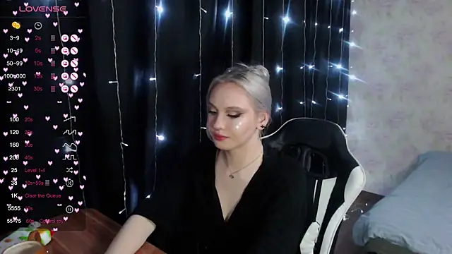 Snapshot of VikaPowers chatting on 02.01.25 VikaPowers online show from 02.01.25