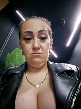 AvaLloyd online show from 03.07.25