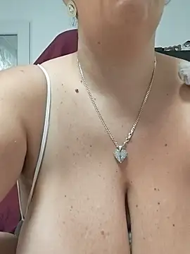 AvaLloyd online show from 11.14.25