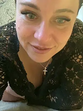 Snapshot of CuteNata chatting on 12.13.24 CuteNata online show from 12.13.24