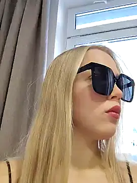 Snapshot of Little_Forest_ELF chatting on 12.20.24 Little Forest ELF online show from 12.20.24