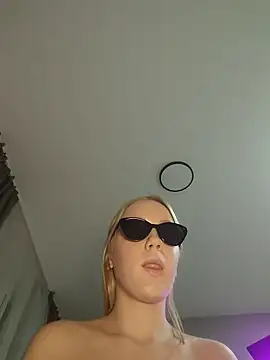 Snapshot of Little_Forest_ELF chatting on 02.07.25 Little Forest ELF online show from 02.07.25