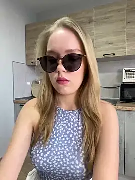 Snapshot of Little_Forest_ELF chatting on 03.16.25 Little Forest ELF online show from 03.16.25