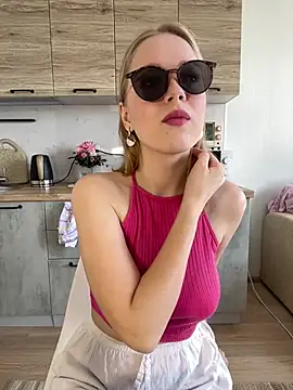 Snapshot of Little_Forest_ELF chatting on 03.20.25 Little Forest ELF online show from 03.20.25