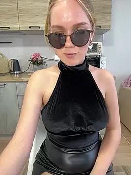 Snapshot of Little_Forest_ELF chatting on 03.20.25 Little Forest ELF online show from 03.20.25