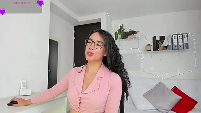 Snapshot of susana_monroy chatting on 06.25.26 susana monroy online show from 06.25.26