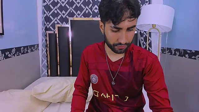 Snapshot of MilanZaire chatting on 10.24.25 MilanZaire online show from 10.24.25