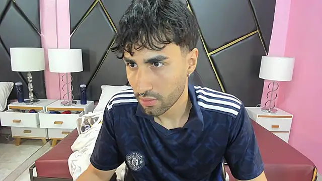 Snapshot of MilanZaire chatting on 11.19.25 MilanZaire online show from 11.19.25