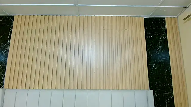 Snapshot of MilanZaire chatting on 12.14.25 MilanZaire online show from 12.14.25