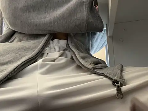 Snapshot of lkun9 chatting on 12.17.24 lkun9 online show from 12.17.24