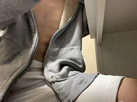 Snapshot of lkun9 chatting on 12.20.24 lkun9 online show from 12.20.24