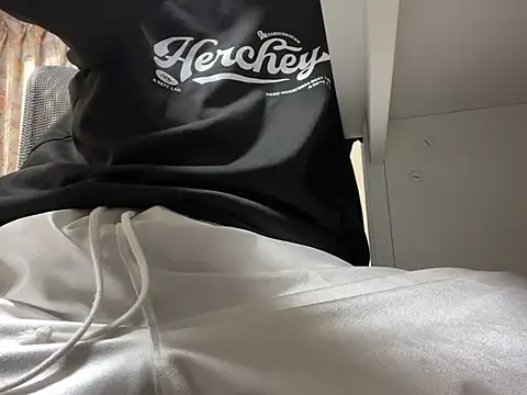 Snapshot of lkun9 chatting on 12.26.24 lkun9 online show from 12.26.24