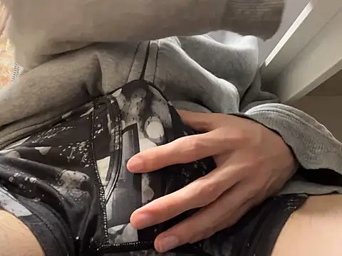 Snapshot of lkun9 chatting on 02.25.25 lkun9 online show from 02.25.25