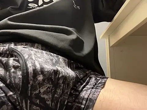 Snapshot of lkun9 chatting on 10.25.25 lkun9 online show from 10.25.25