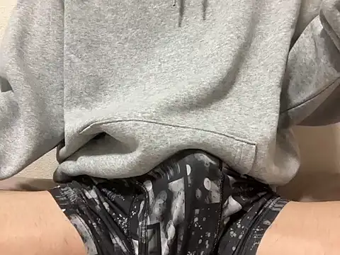 Snapshot of lkun9 chatting on 12.21.25 lkun9 online show from 12.21.25