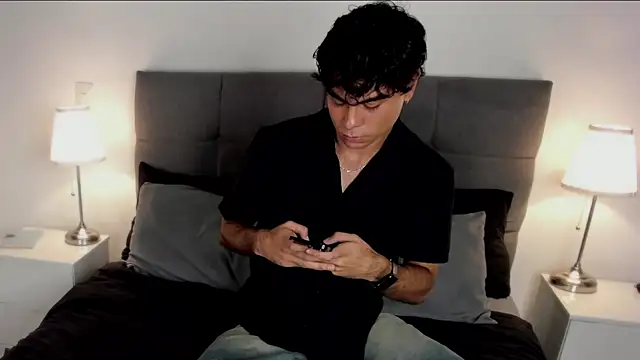 Snapshot of oliversstream chatting on 01.12.25 oliversstream online show from 01.12.25