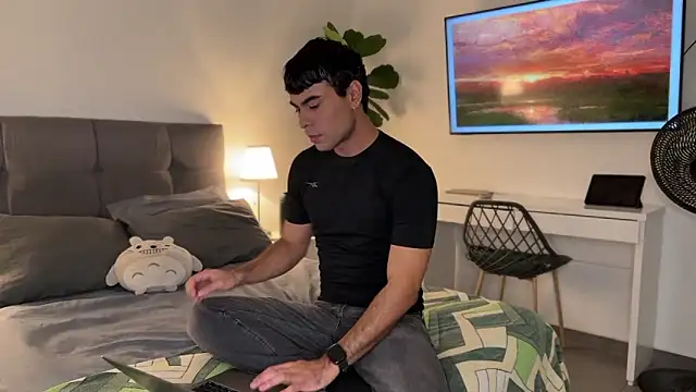 Snapshot of oliversstream chatting on 11.18.25 oliversstream online show from 11.18.25