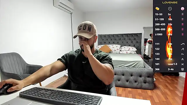 Snapshot of supermanboy94 chatting on 10.13.25 supermanboy94 online show from 10.13.25