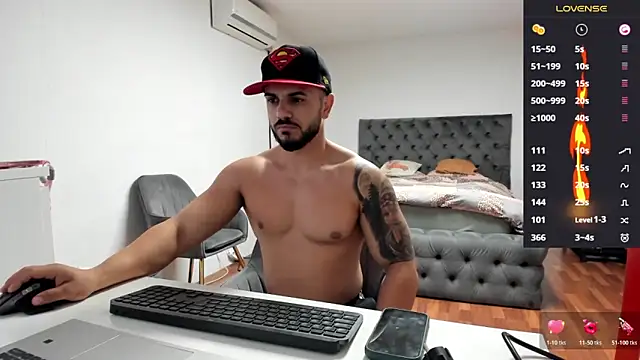 Snapshot of supermanboy94 chatting on 10.24.25 supermanboy94 online show from 10.24.25