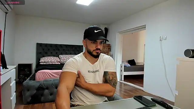 Snapshot of supermanboy94 chatting on 11.03.25 supermanboy94 online show from 11.03.25