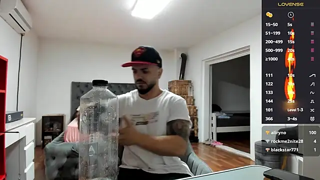 Snapshot of supermanboy94 chatting on 11.10.25 supermanboy94 online show from 11.10.25