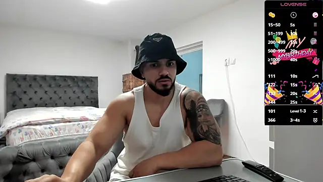 Snapshot of supermanboy94 chatting on 11.17.25 supermanboy94 online show from 11.17.25