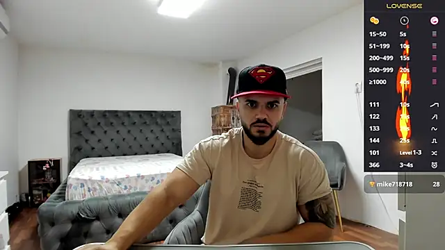 Snapshot of supermanboy94 chatting on 11.21.25 supermanboy94 online show from 11.21.25