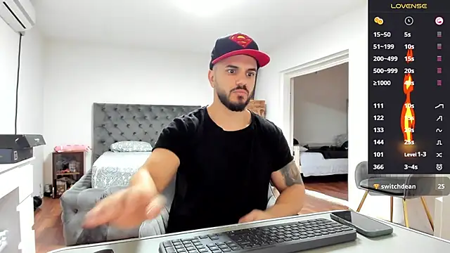 Snapshot of supermanboy94 chatting on 11.25.25 supermanboy94 online show from 11.25.25