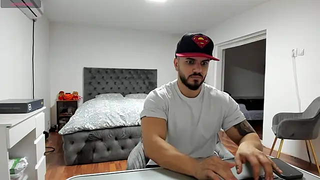 Snapshot of supermanboy94 chatting on 11.27.25 supermanboy94 online show from 11.27.25