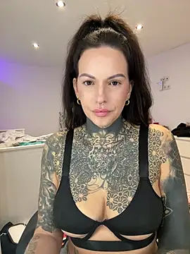 Snapshot of AileenInkOfficial chatting on 12.29.24 AileenInkOfficial online show from 12.29.24