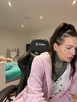 Snapshot of AileenInkOfficial chatting on 01.02.25 AileenInkOfficial online show from 01.02.25