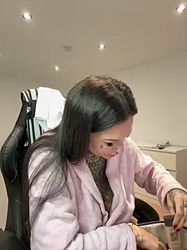 Snapshot of AileenInkOfficial chatting on 01.08.25 AileenInkOfficial online show from 01.08.25