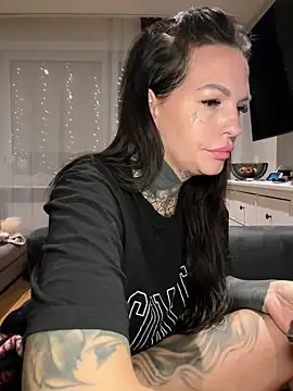 Snapshot of AileenInkOfficial chatting on 01.17.25 AileenInkOfficial online show from 01.17.25