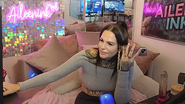Snapshot of AileenInkOfficial chatting on 02.07.25 AileenInkOfficial online show from 02.07.25