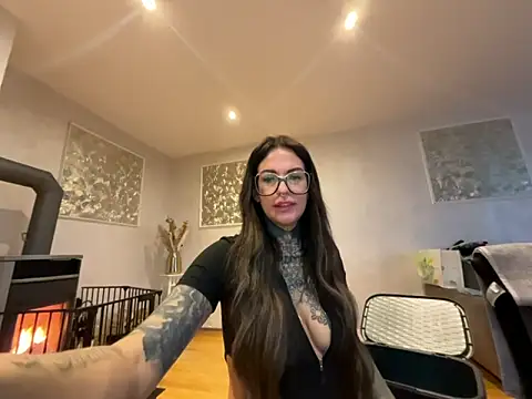 Snapshot of AileenInkOfficial chatting on 02.28.25 AileenInkOfficial online show from 02.28.25
