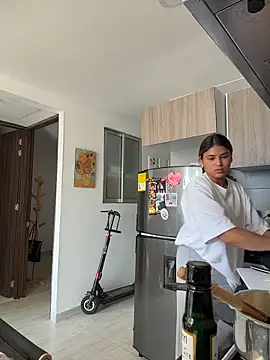 SaraParisi online show from 12.03.25