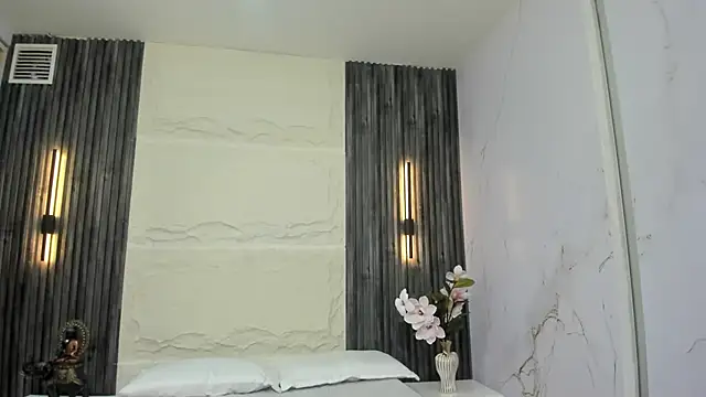 Snapshot of Lesly_sexy4u chatting on 10.21.25 Lesly sexy4u online show from 10.21.25