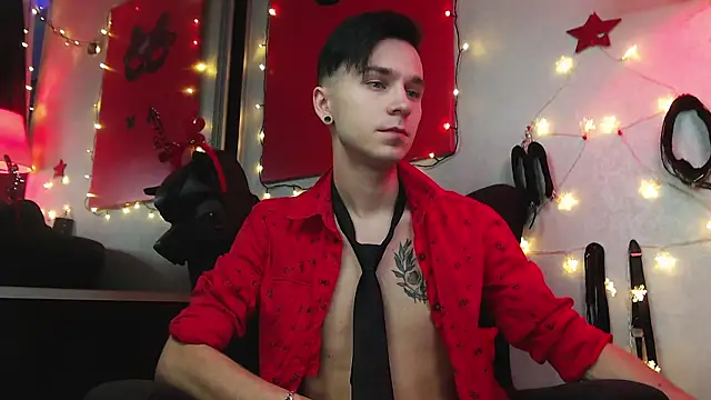 Joseph  Quinn online show from 12.29.24