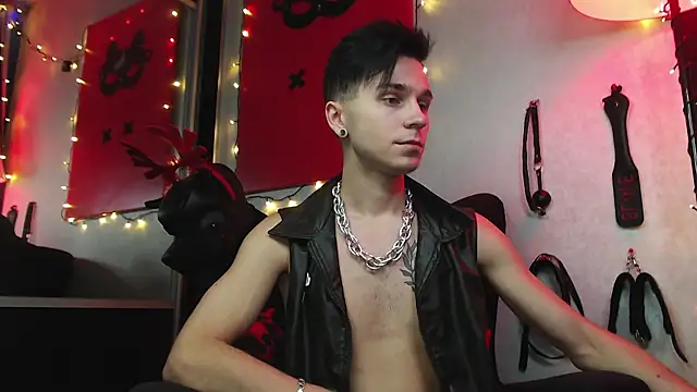 Joseph  Quinn online show from 01.05.25